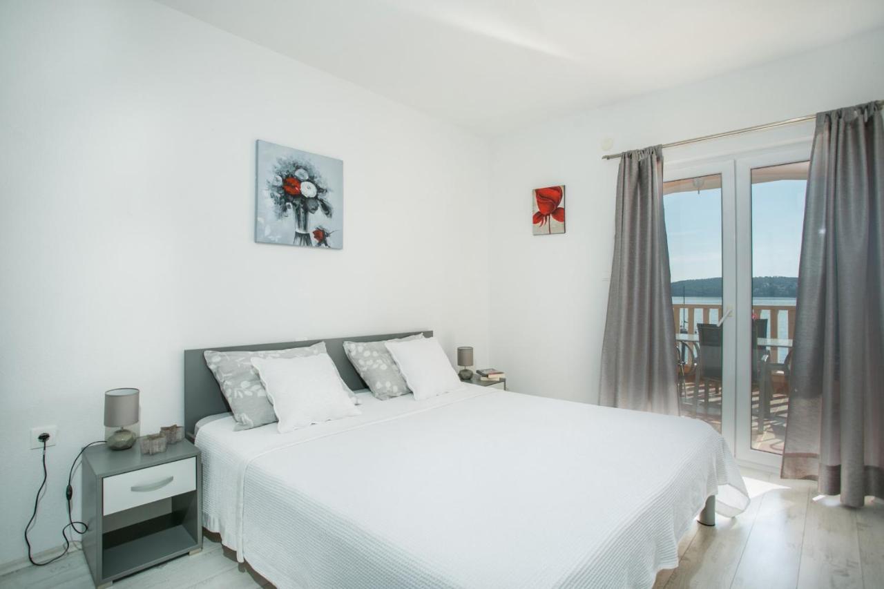 Kaja - Right Next To The Beach Trogir Exterior foto